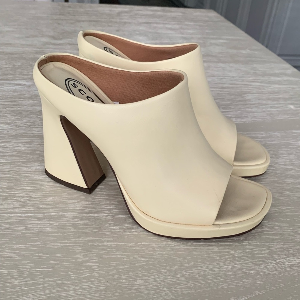 Scoop Butter Yellow Heeled Sandals Size 6